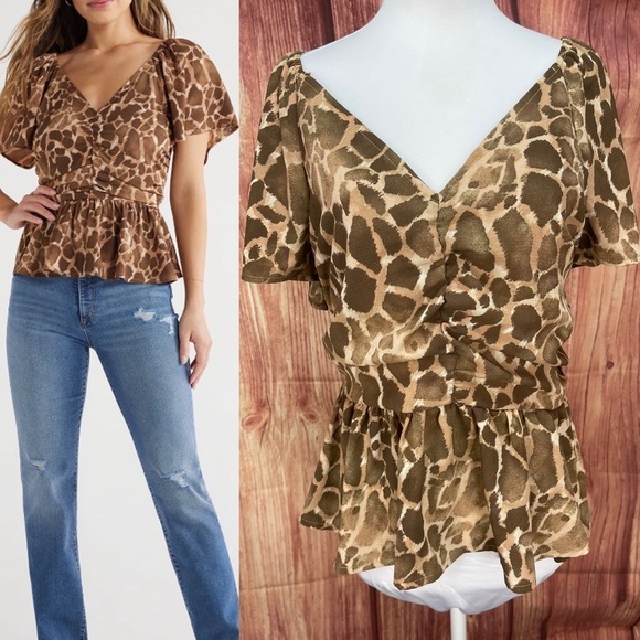 Sofia Jeans by Sofia Vergara V-neck flutter sleeve top animal print size M - Picture 1 of 15
